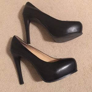 Gianni Bini Black platform heels 9